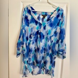 Tommy Bahama Women's Blue and White Blouse